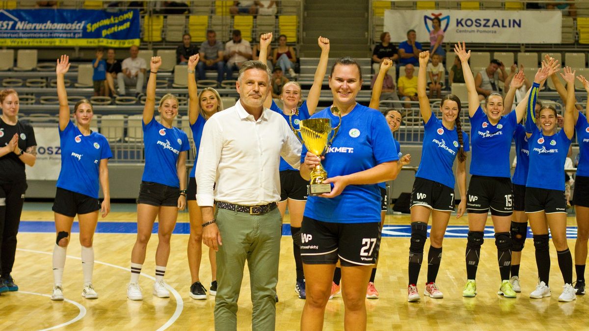 WP SportoweFakty / Materiał prasowy Młynów Stoisław Koszalin / Na zdjęciu: drużyna Młynów Stoisław Koszalin