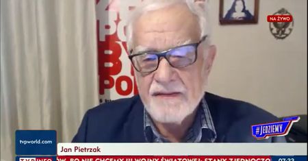 Skandaliczne słowa o Tusku w TVP Info. KRRiT nie widzi problemu