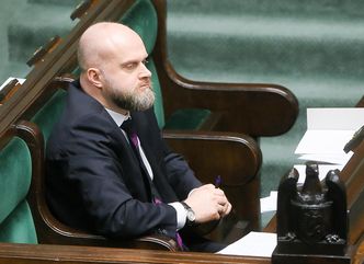 Prezenty resortu zdrowia dla firm farmaceutycznych. Podnosi ceny leków kosztem pacjentów i NFZ