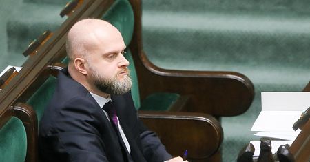 Prezenty resortu zdrowia dla firm farmaceutycznych. Podnosi ceny leków kosztem pacjentów i NFZ
