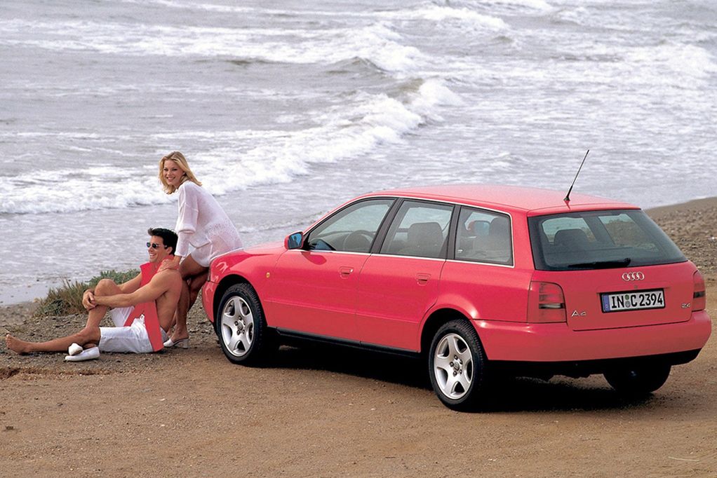 Audi A4 w wersji Avant (kombi) ma mniejszy bagażnik niż sedan. Można je traktować jako hatchback.