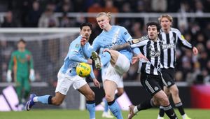 Puchar Ligi: Manchester City bliżej finału. Nowa gwiazda błyszczy