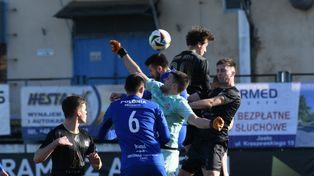 Jasło: Remis w meczu Czarnych Jasło z Polonią Przemyśl. Jakub Dutka zatrzymał napastników przemyskiej "Barcelony"