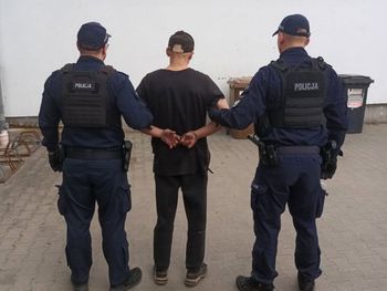 Naćpany 22-latek wjechał w 18-osobową grupę dzieci na chodniku. Dwie osoby zostały ranne