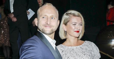 Borys Szyc pozuje z żoną. "Może ktoś nie popełni naszych błędów"