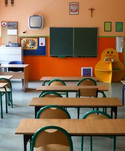 Kierowca z czarnego auta zaczepia dzieci. Pilny apel szkoły