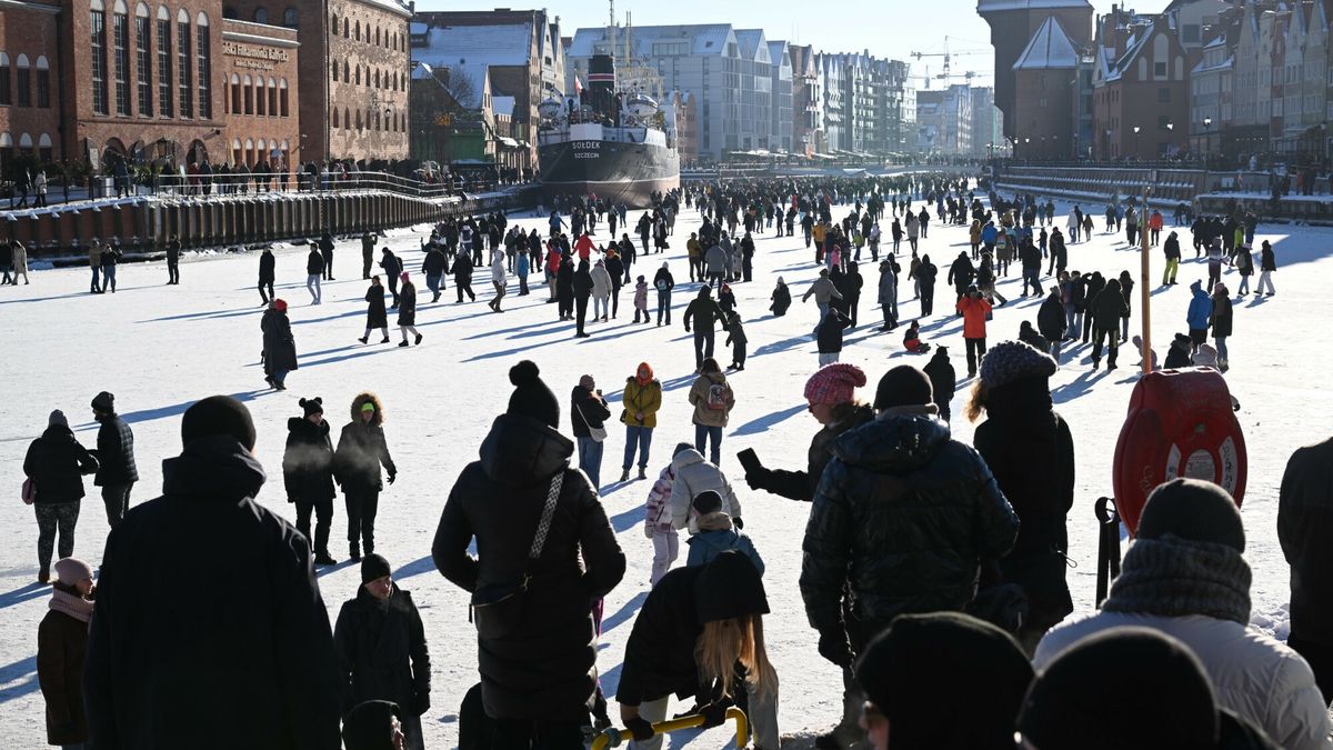 Zamarznięta rzeka Motława