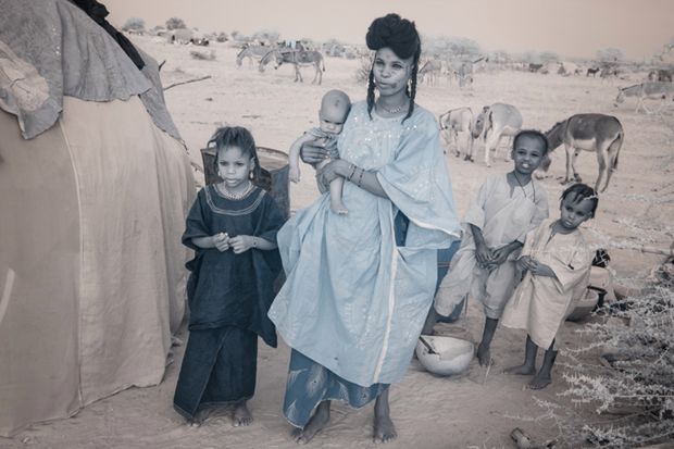 Terri Gold fotografuje święto koczowniczych plemion Wodaabe w podczerwieni 10