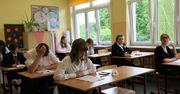 Uczniowie podstawówki zdają egzamin z języka polskiego. Tego uczyliśmy się wszyscy. Pamiętasz jeszcze?