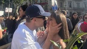 Całowali się publicznie. Jest dziewczyną piłkarza FC Barcelony