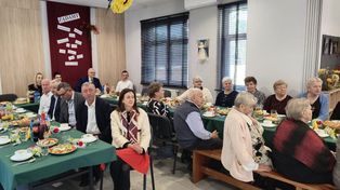 Dyle: Dzień Kobiet. Kwiaty, życzenia i muzyczna niespodzianka od seniorów