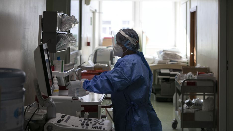 Koronawirus w Polsce. Ryzyko śmierci 60 razy większe wśród niezaszczepionych. Zdjęcie z Wojewódzkiego Szpitala Specjalistycznego w Lublinie 