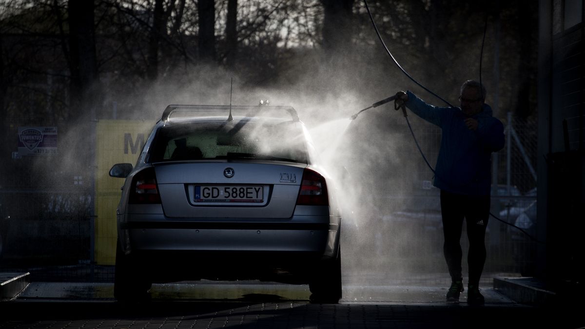 Minusowe temperatury mogą być groźne dla umytych aut