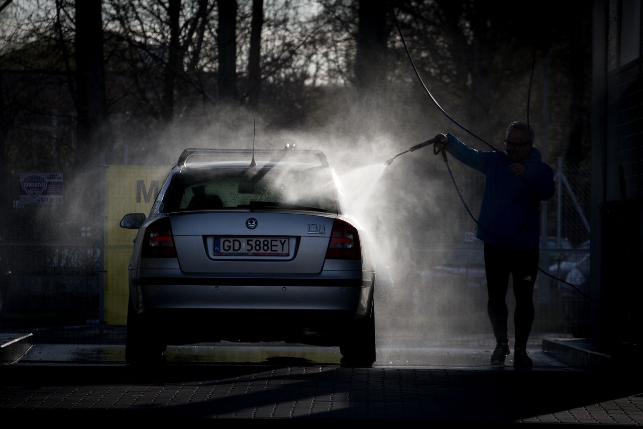 Mróz  może być groźny dla mokrych aut