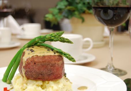 Co piąta restauracji obniża ceny na święta