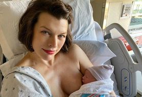 Milla Javovich urodziła trzecie dziecko. Pokazała jak karmi córkę piersią