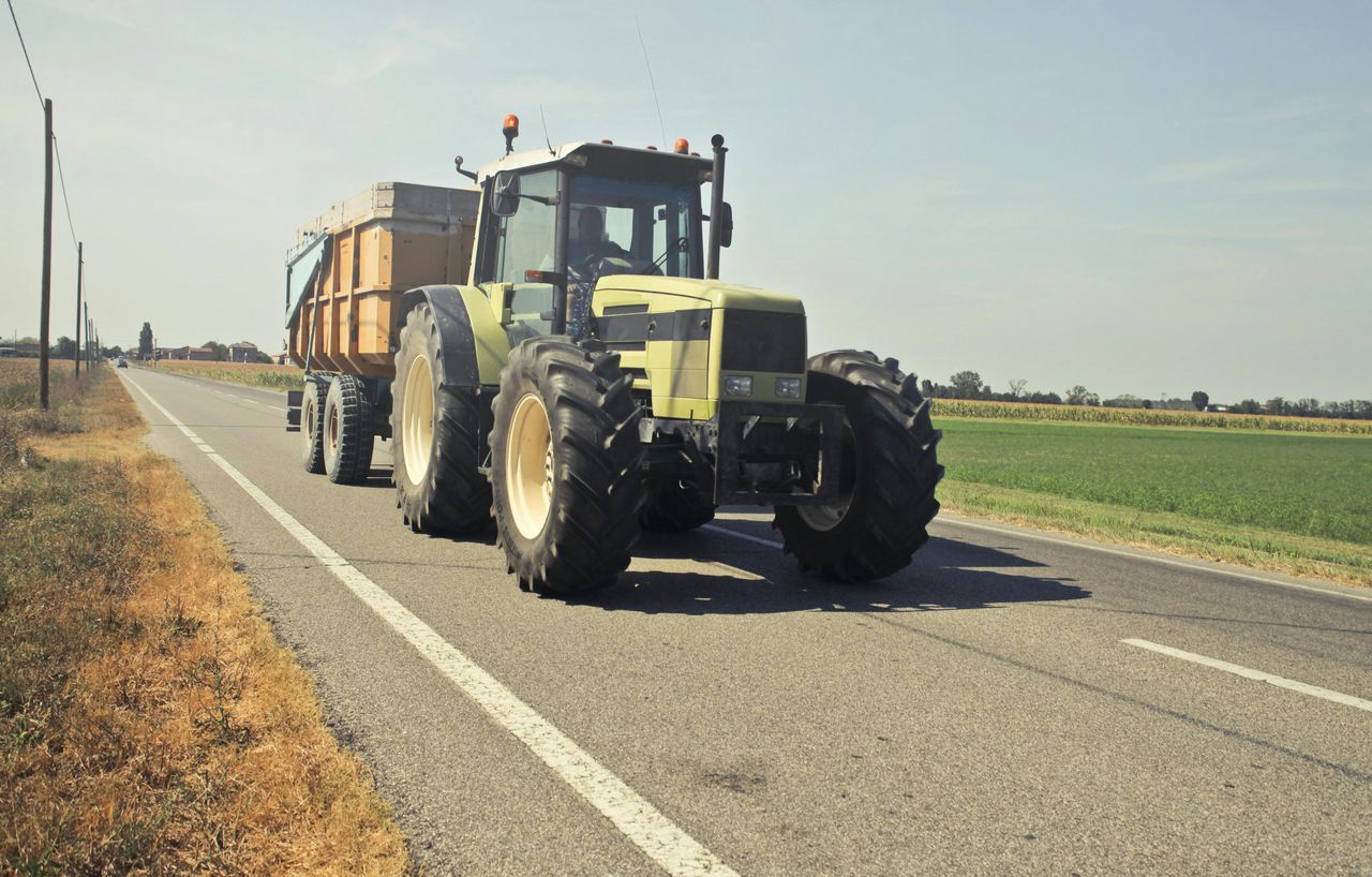 Czy można wyprzedzić traktor?