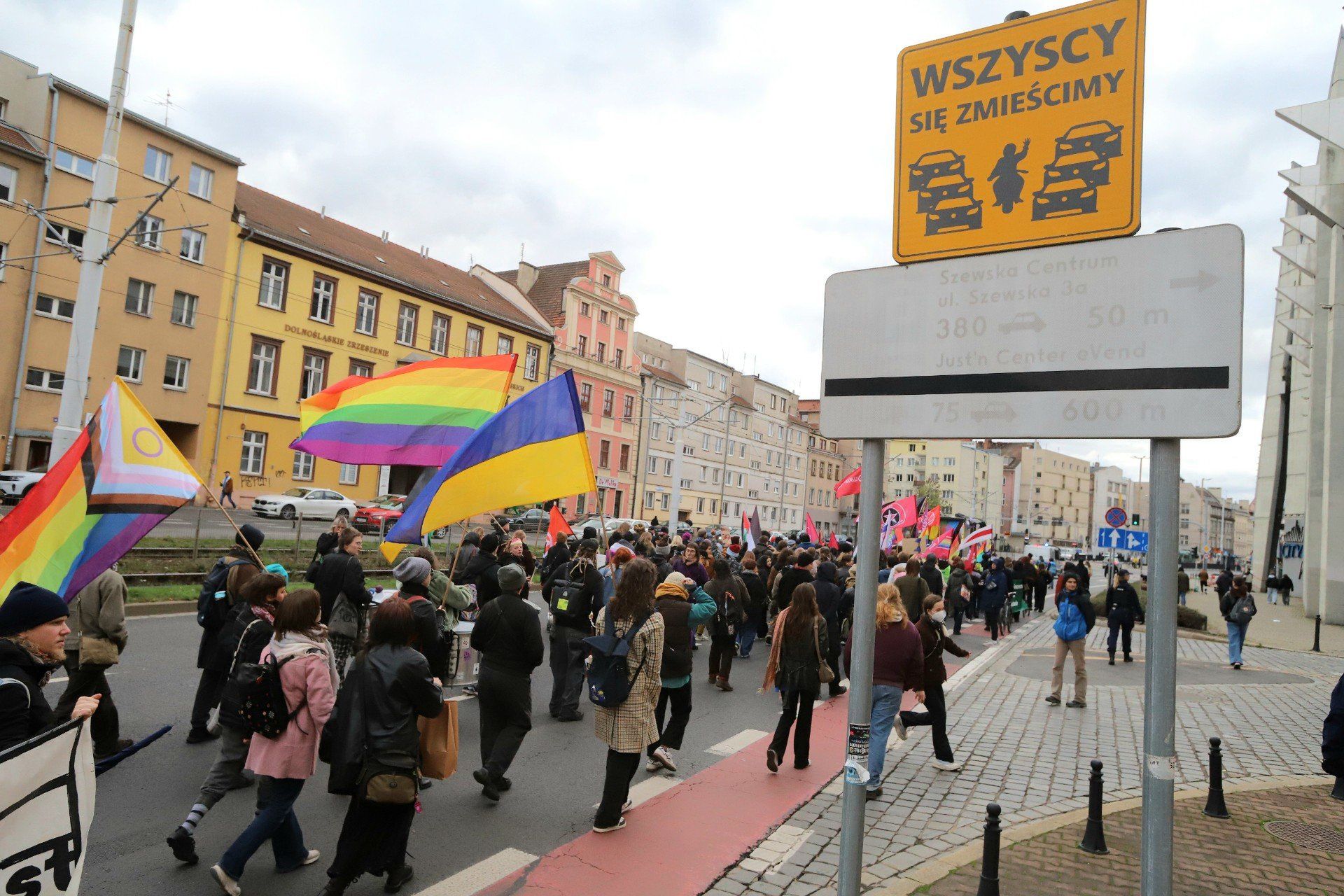 18.10.2025 - Ulicami miasta przeszedł marsz &#34;Wrocław dla wszystkich - bez nienawiści&#34;
