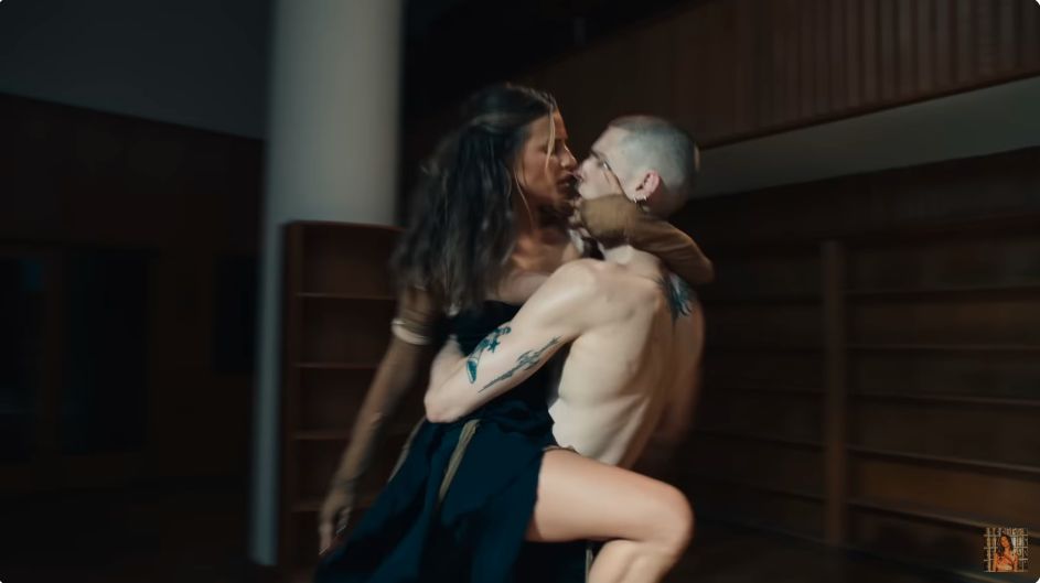 Julia Wieniawa w nowym klipie
