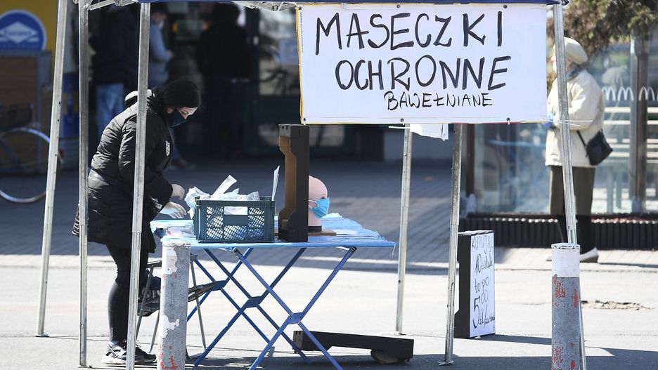 Kiedy zdejmiemy maseczki na świeżym powietrzu? Minister Niedzielski odpowiada/ Zdjęcie ilustracyjne