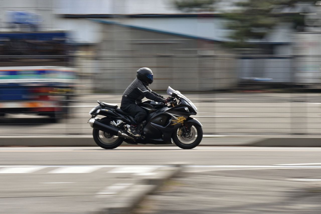 Śląskie. Zrobiło się cieplej i częściej można spotkać na drodze motocyklistów.