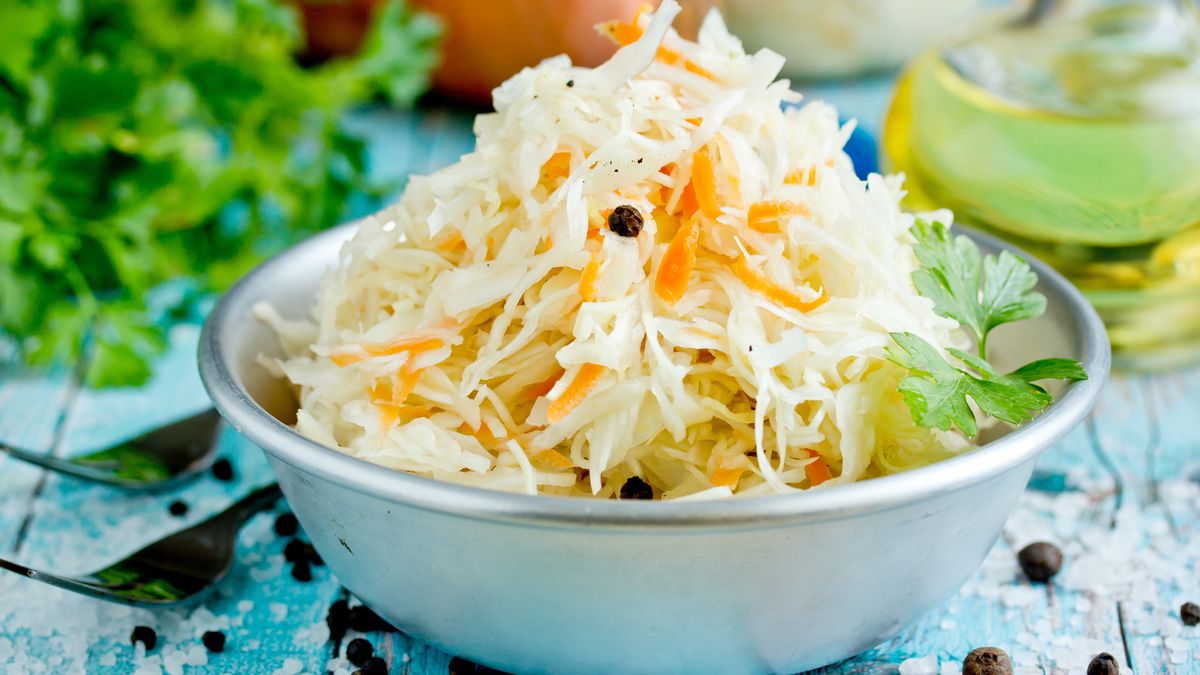 Kiszoną kapustę można z łatwością urozmaicić jednym składnikiem