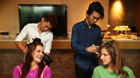 Wyjątkowe zdjęcia Radwańskiej. W Singapurze odwiedziła salon piękności