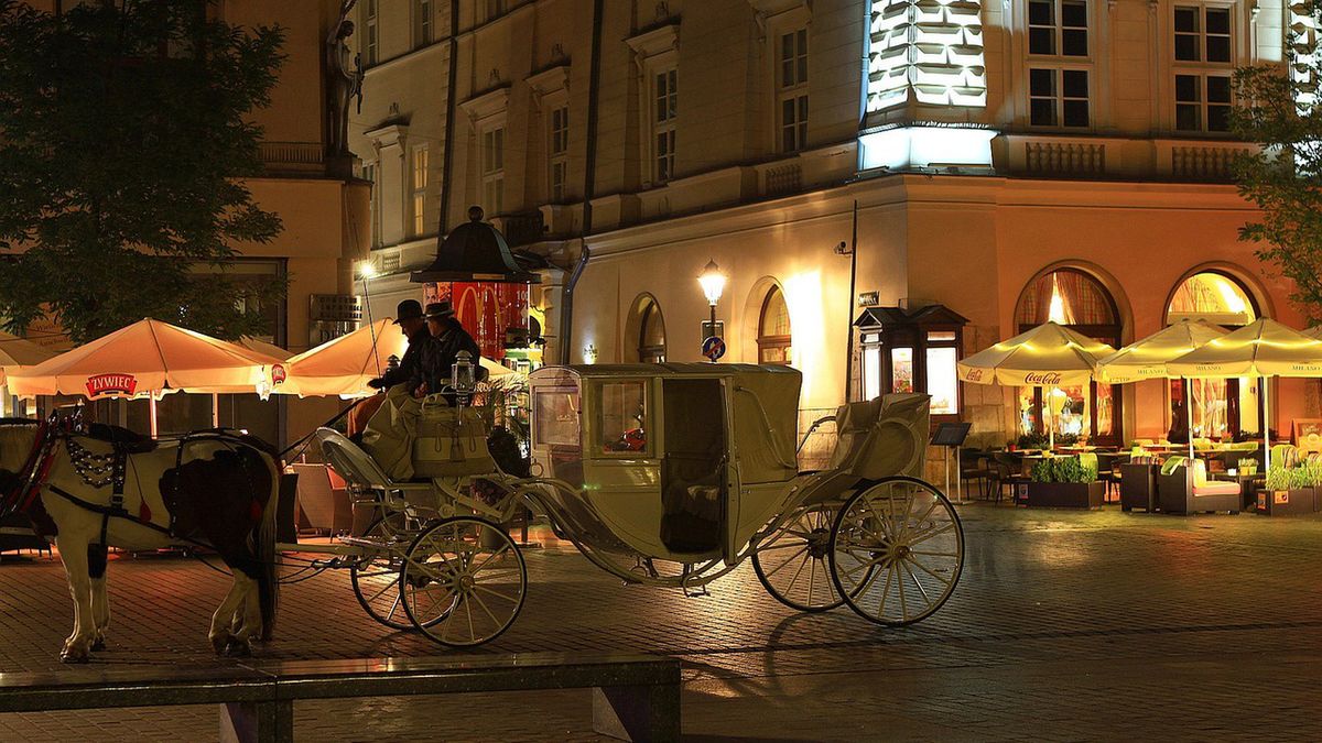 Turyści ostrzegają się przed pułapkami nocnego Krakowa/ Zdj. ilu
