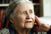 Doris Lessing: Nagroda Nobla to królewskie ukoronowanie kariery