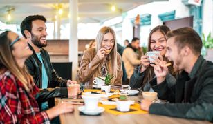 Nie każdy wie, jak się zachować przy stole.  Sprawdź się!