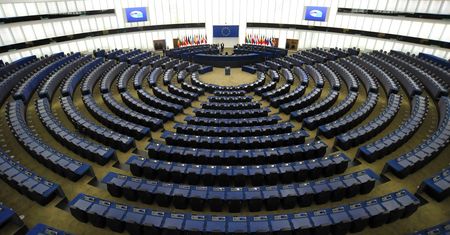 Ile zarabiają europosłowie? Kwoty mogą zwalić z nóg