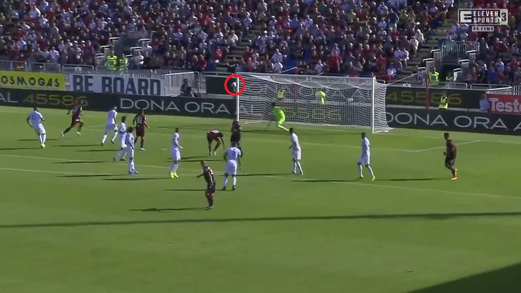 Twitter / ELEVENSPORTSPL / Gol Radji Nainggolana w meczu Cagliari - SPAL (2:0)