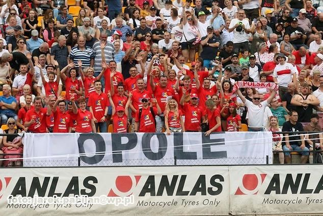 Polscy kibice podczas jednej z rund Grand Prix Czech w Pradze