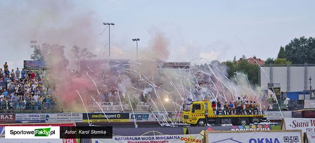 Krośnieńscy kibice nie tylko licznie udali się na stadion, ale również zaprezentowali efektowną oprawę