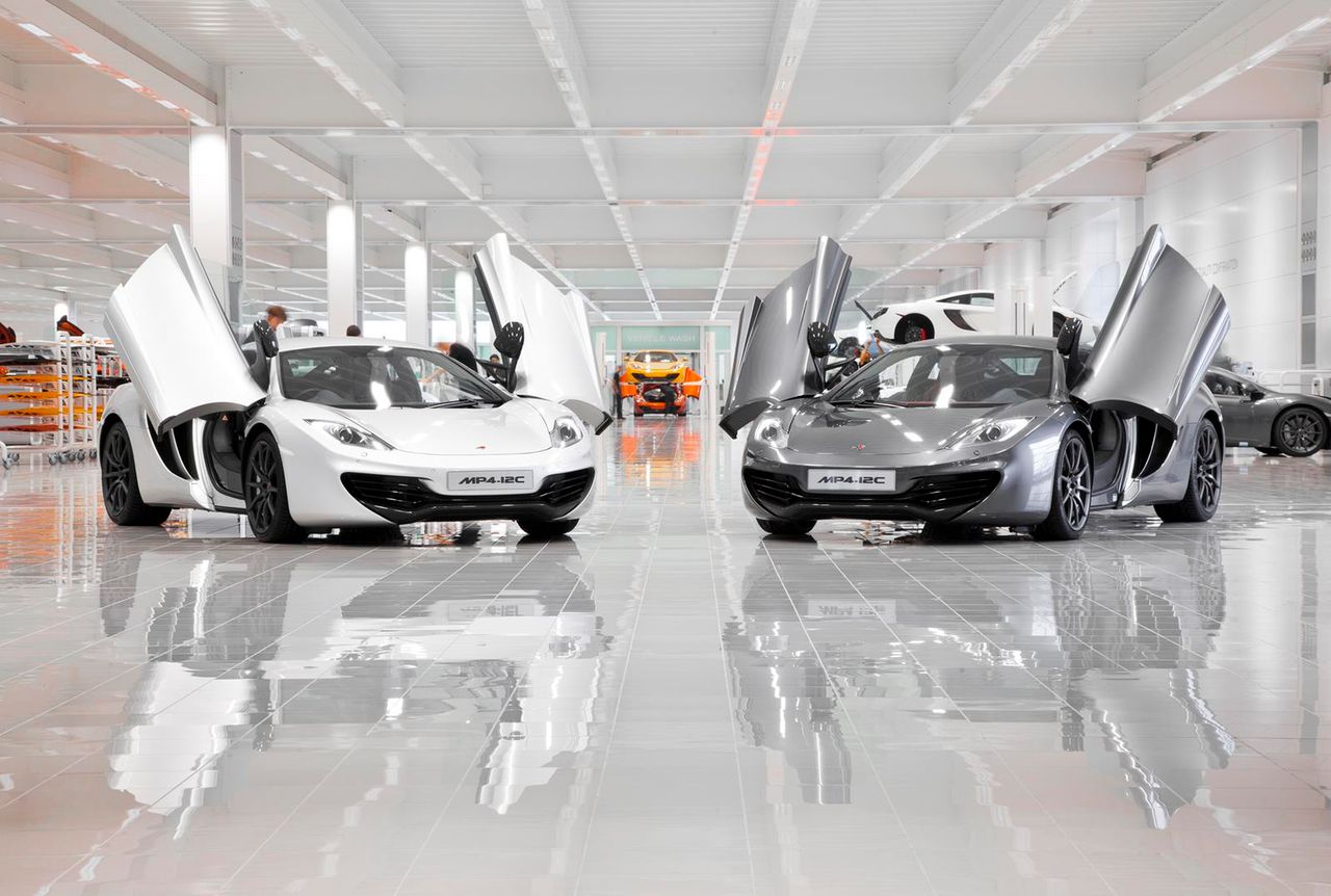 McLaren Production Centre od środka - tu powstają drogowe McLareny