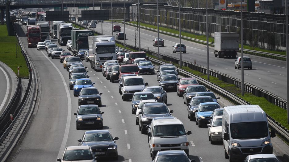 Warszawa. Betoniarka uderzyła w ciężarówkę. Utrudnienia na S8