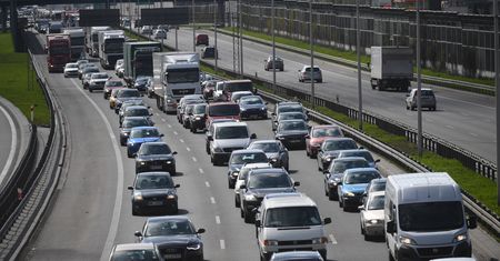 Warszawa. Betoniarka uderzyła w ciężarówkę. Utrudnienia na S8