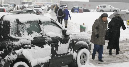 Kijów pod śniegiem. Wojsko oczyszcza miasto