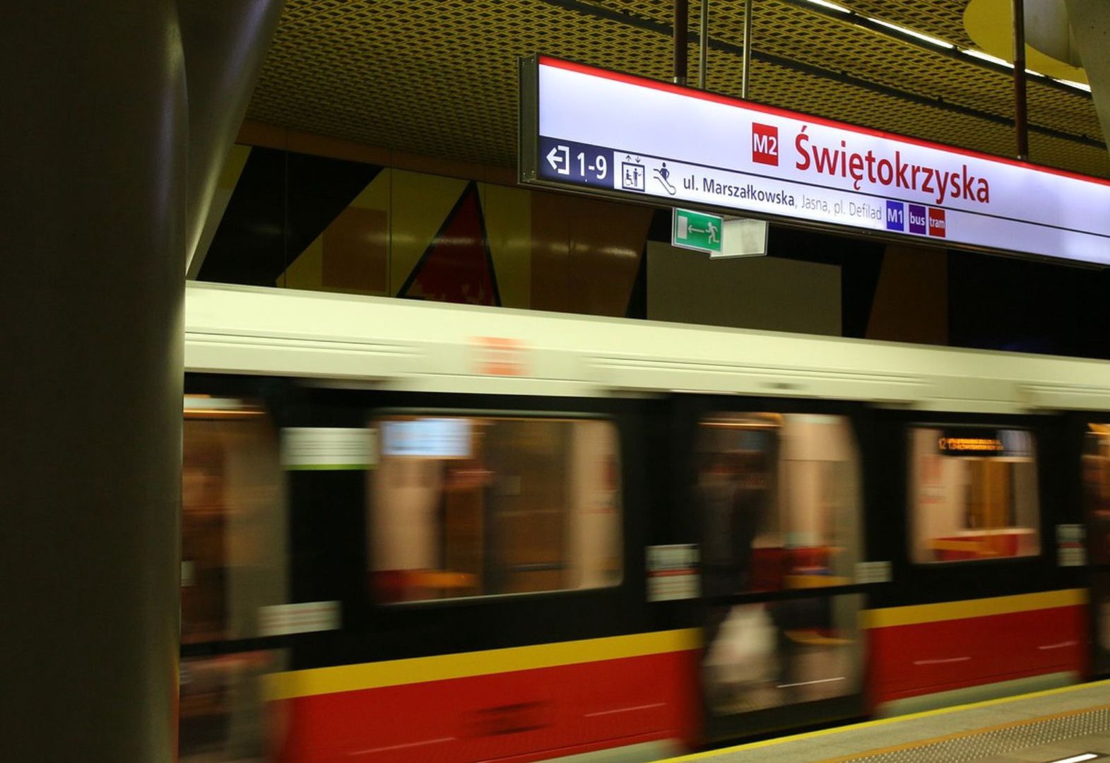 Śmiertelny wypadek w warszawskim metrze. Pociąg potrącił mężczyznę