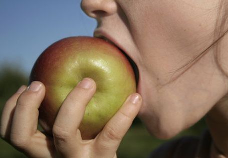 Owoce i warzywa zmniejszają ryzyko przeziębienia w ciąży