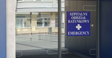 Na SOR-ze w Toruniu wyzywał, groził śmiercią i opluł lekarza! Szybka kara dla Sebastiana D.