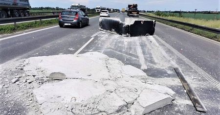 Wrocław. Niebezpieczne zdarzenie na autostradzie A4. Z ciężarówki spadł ładunek
