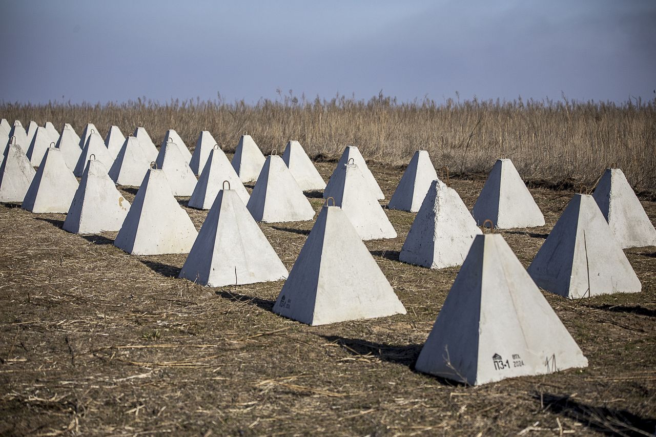 KHERSON, UKRAINE - MARCH 15: Ukraineinstalls 'dragon's teeth' barriers to slow and stop advance of Russian forces are seen as the war between Russia and Ukraine has been going on for the last two years, in Kherson, Ukraine on March 15, 2024. (Photo by Gian Marco Benedetto/Anadolu via Getty Images)