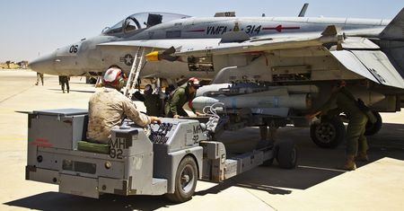 Marines modernizują swoje myśliwce. Prace na półmetku