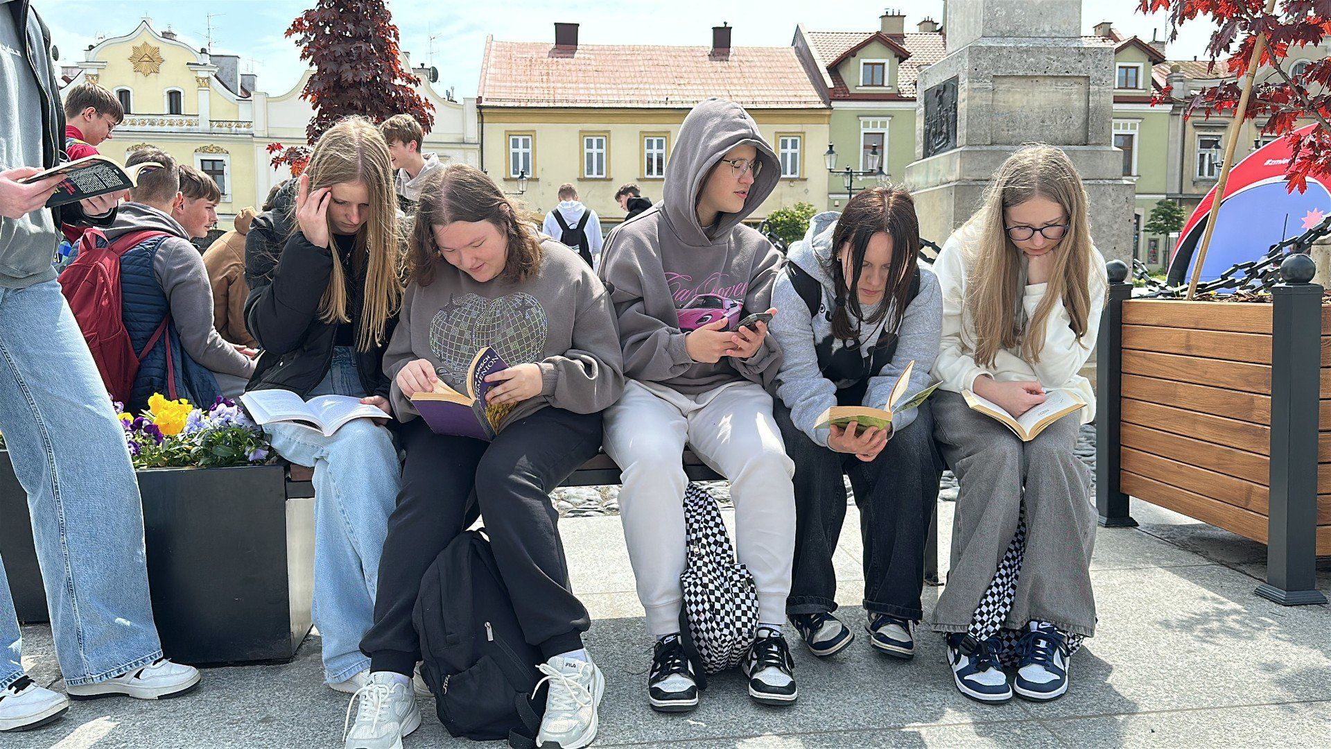 Czytelniczy Flash Mob w Bochni,. 14.05.2025