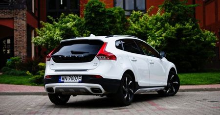 Volvo V40 Cross Country T5 AWD AT Summum - bardziej "hot" niż "cross" [test autokult.pl]