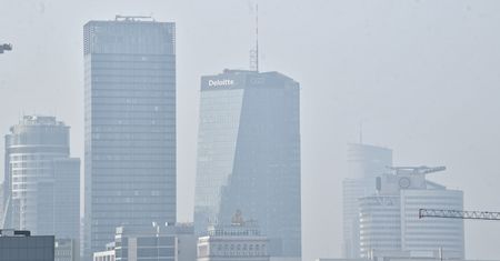 Warszawa. Zła jakość powietrza w Śródmieściu. Zaleca się pozostanie w domach