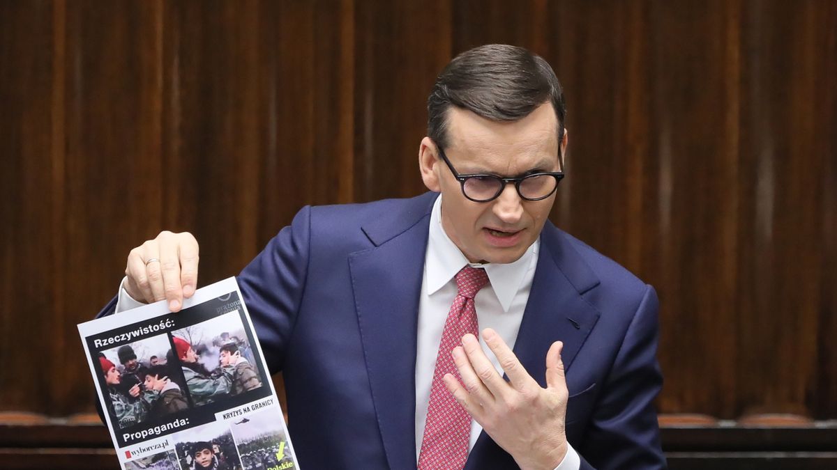Premier Mateusz Morawiecki na sali obrad Sejmu w Warszawie podczas 41. posiedzenia