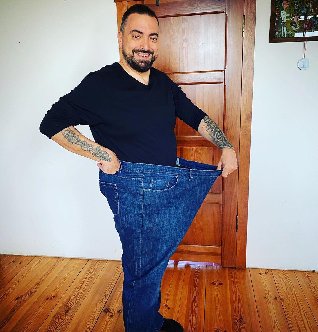 Tomasz Sekielski pokazuje stare spodnie