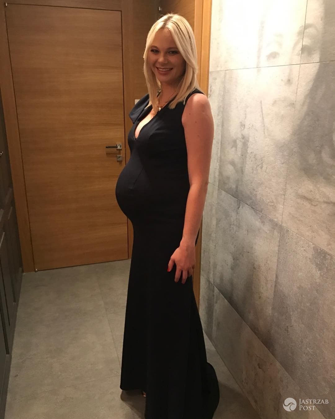 Małgorzata Walczak z zaokrąglonym brzuszkiem na balu TVN 2017